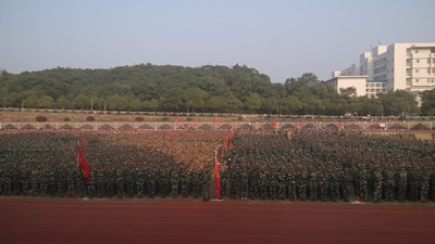 谈球吧新生军训预演.jpg