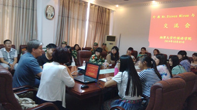 外教史蒂芬与员工交流会.jpg
