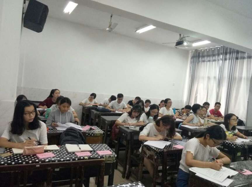 员工一支部两学一做专题学习1.jpg