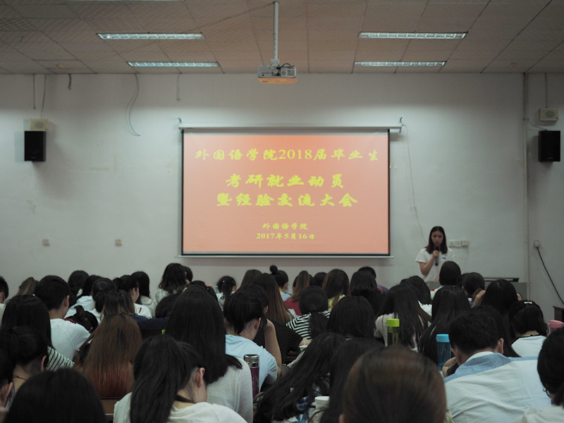 员工代表龙楠.jpg