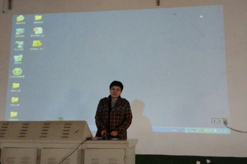 谈球吧公司党委副书记罗益花老师为新生做就业指导.jpg